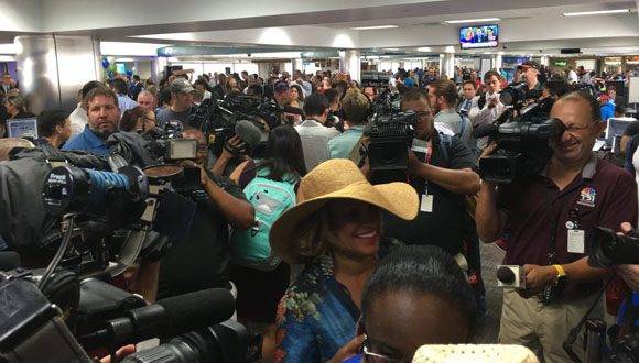 Cobertura de prensa de la inauguración de vuelos regulares entre Cuba y Estados Unidos. Foto: twitter José Ramón Cabañas.