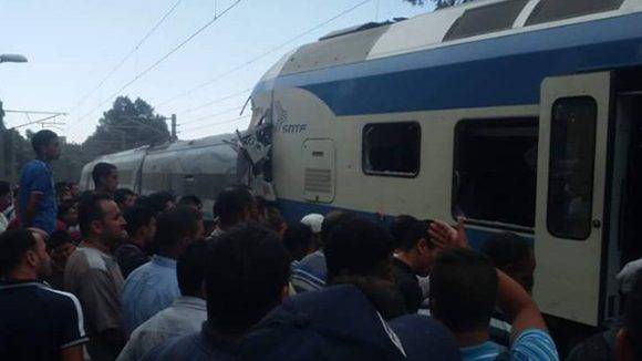 Dos trenes de pasajeros chocan frontalmente este sábado cerca de la ciudad de Boudouaou, en Argelia. Foto: @ennaharonline