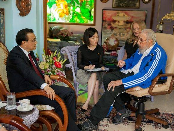 Fidel conversó animadamente con el premier chino,  25 de septiembre de 2016. Foto: Alex Castro