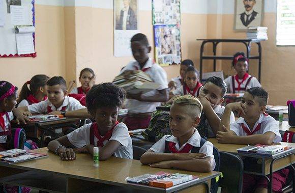 Las aulas dejaron atrás el silencio del período vacacional, comenzaron las clases. Foto: Ladyrene Pérez/ Cubadebate.