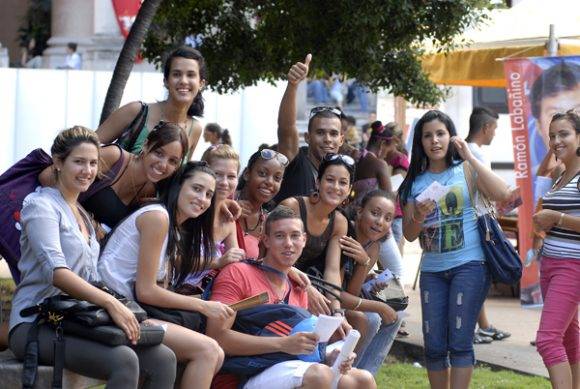 Jóvenes cubanos. Foto tomada de Radio Cadena Agramonte.