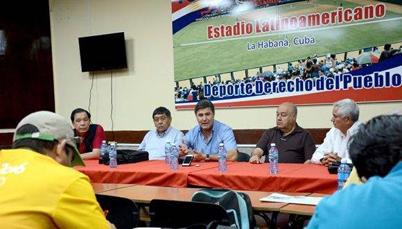 Conferencia de prensa que tuvo lugar hoy en el Estadio Latinoamericano. Foto: Ricardo López Hevia.