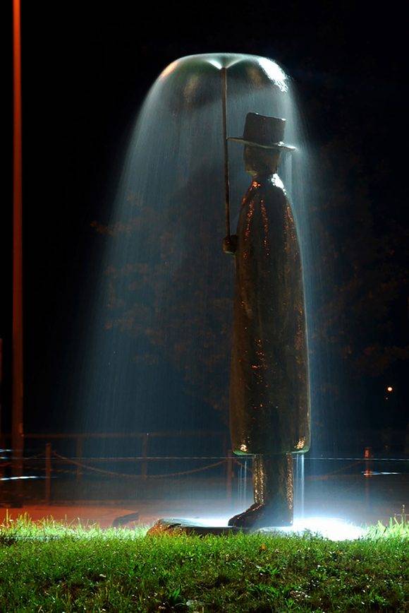 "El hombre de la lluvia", por Jean-Michel Folon, Italia. Foto: Fulvio Petri.
