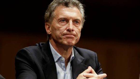 El gobierno argentino, que encabeza Mauricio Macri, sube nuevamente las tarifas. Foto: AP. 