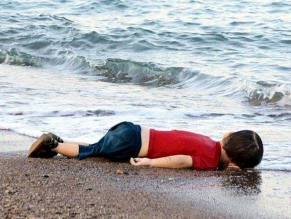 Aylan muerto en una playa de Turquía. 