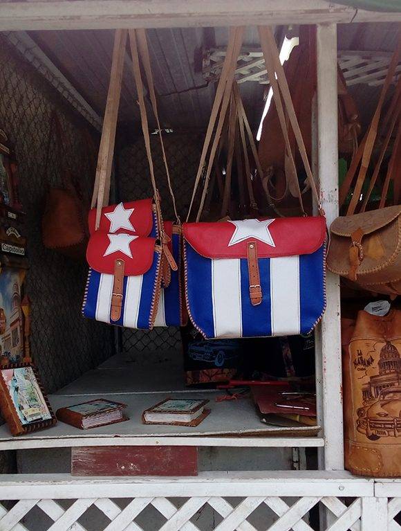 El reconocido intelectual no cree que la bandera cubana deba venderse en accesorios. Foto: L. Eduardo Domínguez/ Cubadebate.