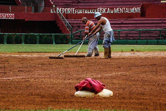 Después de las lluvias, un arduo trabajo se realizó para lograr que el terreno estuviese en condiciones. Foto: Cinthya García Casañas/ Cubadebate