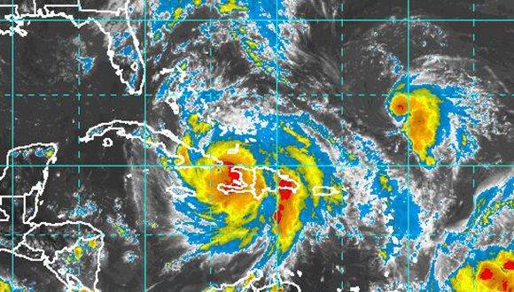 Imagen del satélite que muestra la llegada de Matthew al oriente cubano. Fuente: NOAA.