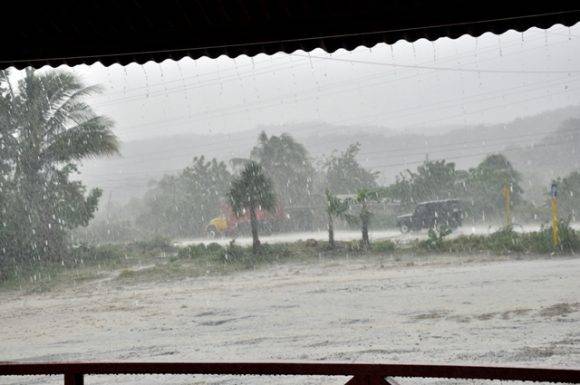 Las lluvias permanentes amenazan con volver más compleja la situación en San Antonio del Sur.