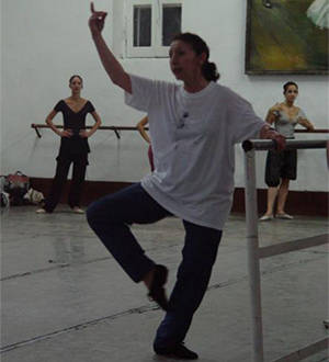 Bosch ilumina con su experiencia y talento el camino de noveles talentos de esta manifestación del arte en Cuba. Foto: Ballet Nacional de Cuba.