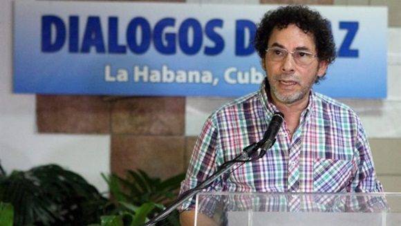 Los lideres de las FARC-EP consideraron como dilatoria la iniciativa uribista que sería utilizada como plataforma electoral.