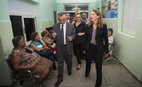 United States Secretary of Health and Human Services Sylvia Burwell, right, visits the Vedado Policlinic during a visit in Havana, Cuba, Thursday, Oct. 20, 2016. Burwell is on an official visit to Cuba. (AP Photo/Desmond Boylan, Pool)