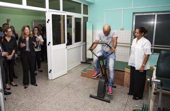 United States Secretary of Health and Human Services Sylvia Burwell, second from left, visits the rehab gym at the Vedado Policlinic during a visit in Havana, Cuba, Thursday, Oct. 20, 2016. Burwell is on an official visit to Cuba. (AP Photo/Desmond Boylan, Pool)