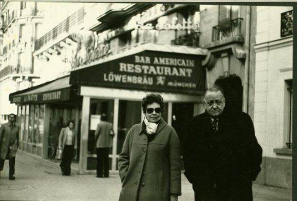 Alejo Carpentier en París. Foto tomada de Granma.