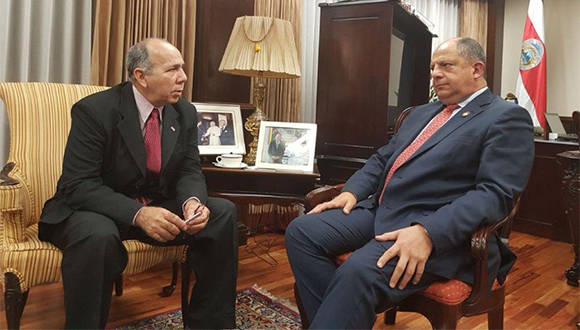 Presidente Luis Guillermo Solís recibe al embajador de Cuba en Costa Rica, Danilo Sánchez Vázquez.