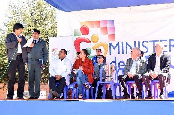 Morales participó en el acto por el décimo aniversario de la inauguración del Centro Oftalmológico de El Alto. Foto: @evoespueblo.