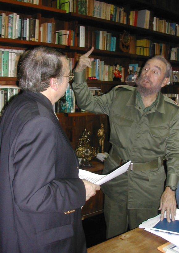 Fidel y Ramonet en el despcho del Comandante en Palacio de la Revolución. Foto: Archivo del autor