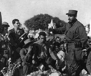 Fidel en tumba de Jose Antonio Echeverria