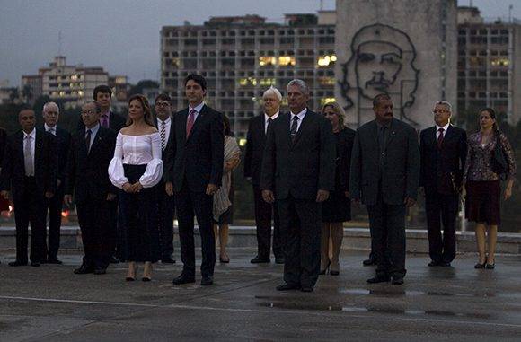 Justin Trudeau rinde honores a Martí. Foto: Ladyrene Pérez/ Cubadebate