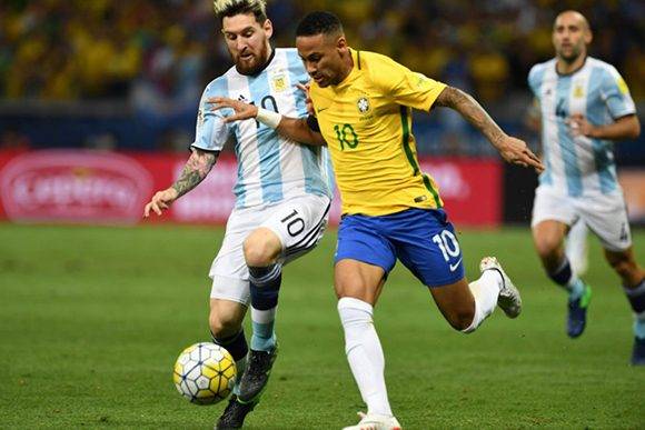 El clásico de las Américas estaba marcado por el duelo Neymar-Messi, donde el brasileño salió con una amplia sonrisa. Foto: Vanderlei Almeida/ AFP.