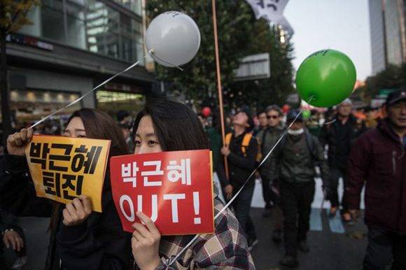 Dos días ya llevan las movilizaciones en Seúl. Foto: Getty Images.