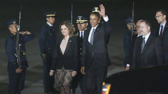 Obama a su llegada a Perú, también recibido por la vicepresidenta, Mercedes Aráoz. 18, 2016. Foto: AP/ Esteban Felix.