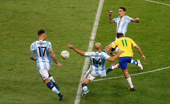 Philippe Coutinho anotó el primer tanto. Foto: Ricardo moraes/ Reuters.
