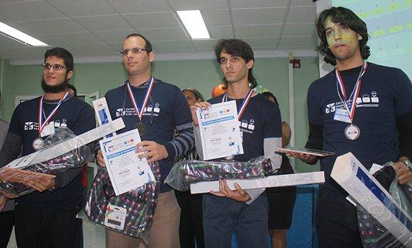 "sUrPRise", conjunto de la Universidad de Pinar del Río, obtujo el segundo lugar. Foto: José Raúl Concepción/ Cubadebate.