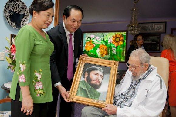 Fidel se reúne con el Presidente de Vietnam. Foto: Alex Castro
