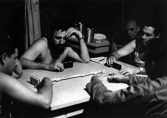 El líder de la Revolución Cubana juega dominó. Foto: Archivo