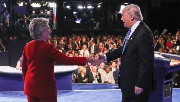 Hillary Clinton y Donald Trump en uno de los debates presidenciales. Foto: Abc News.
