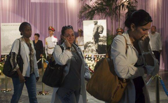 Desde la Plaza de la Revolución, el dolor no se comparte, se multiplica. Como dijo Fidel, en este mismo lugar cuando el pueblo rindió honores a los mártires del crimen de Barbados, en 1976. Foto: Ladyrene Pérez/ Cubadebate