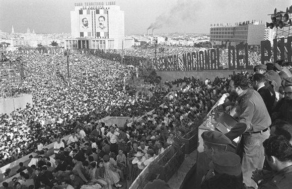 La Plaza de la Revolución ha sido testigo inigualable de la obra de Fidel al frente de la Revolución Cubana. Foto: Archivo.