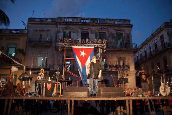 Concierto de Silvio Rodríguez en la Plaza del Cristo, Habana Vieja. Foto: Iván Soca/ Facebook
