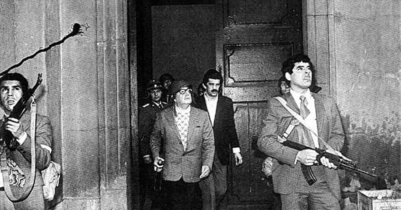 Fue realizada por el fotógrafo de la Presidencia, Luis Orlando Lagos, y es la última que muestra a Allende con vida. Foto: El Mostrador.