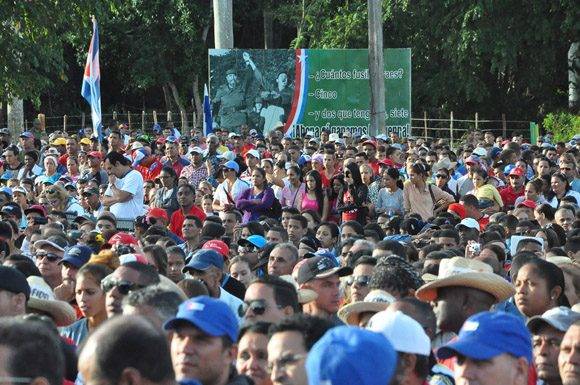 El pueblo en el acto de recordación del encuentro de Raúl y Fidel en Cinco Palmas. Foto: La Demajagua.