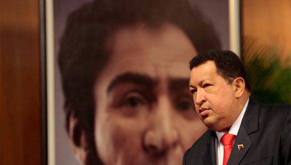 Hugo Chávez inventa para Venezuela y América Latina lo que podríamos llamar una “política de la liberación”, dice Ramonet.