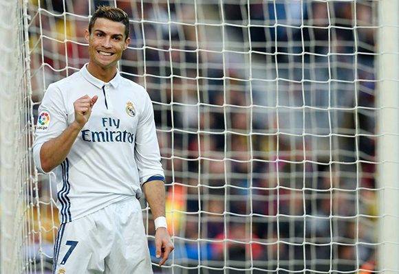 Cristiano Ronaldo ganó su cuarto Balón de Oro en este año dorado para el Real Madrid. Foto: Lluis Gene/ AFP.