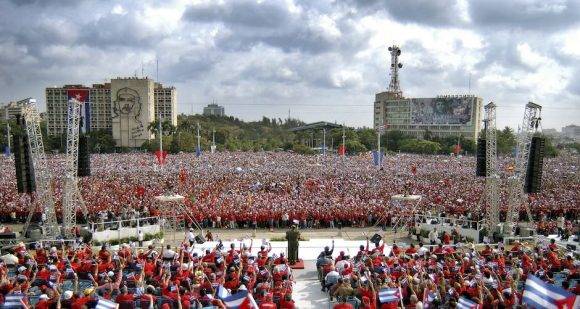 En la Plaza con Fidel. Foto: Roberto Chile