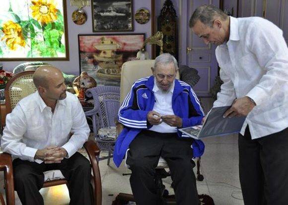Fidel recibió a los Cinco, liberados tras cumplir injustas condenas en cárceles de EE.UU. Foto: Estudios Revolución.