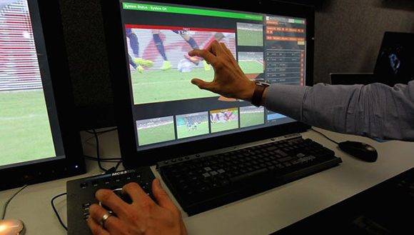 Mundial de Clubes prueba por primera vez asistentes de vídeo. Foto: FIFA.