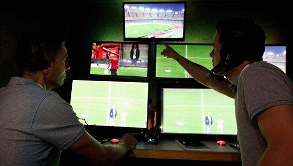 Los VARs podrán ver todos los canales de transmisión. Foto: FIFA.