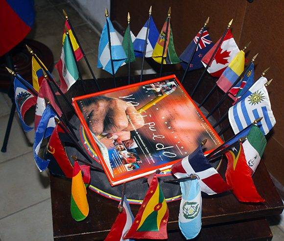 Cuba extendió su experiencia para ayudar a alfabetizar otros pueblos, el programa "Yo sí puedo" es uno de los métodos de alfabetización más conocidos. Foto: José Raúl Concepción/ Cubadebate.