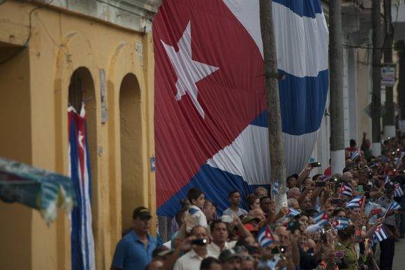 Caravana con las cenizas de Fidel viaja de La Habana a Santiago de Cuba. Foto: Fernando Medina/ Cubahora