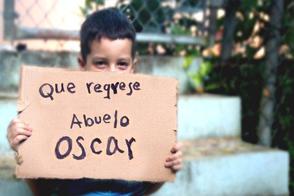 El pueblo puertoriqueño logró sobrepasar las 100,000 firmas para reclamar la excarcelación del prisionero político puertorriqueño Oscar López Rivera. Foto: Cortesía del Autor.