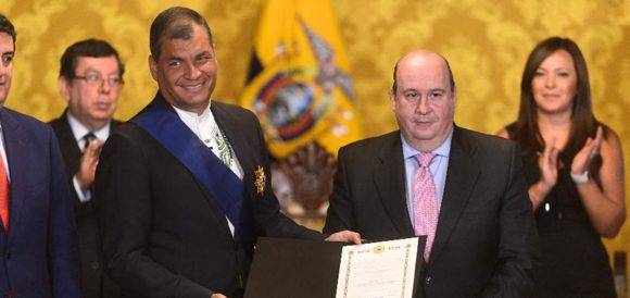 El mandatario de Ecuador, Rafael Correa, recibió este lunes la Gran Cruz de la Orden Iberoamericana, en reconocimiento a su prestigio internacional en favor de la justicia. Foto: Ele Telégrafo.