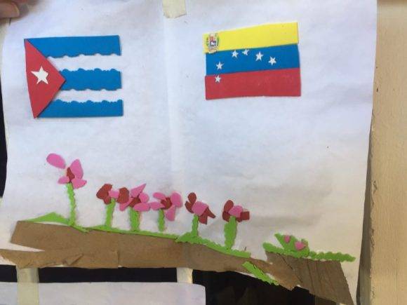 Los niños expresan a través de dibujos su amor por Fidel. Foto: @Cubadebate