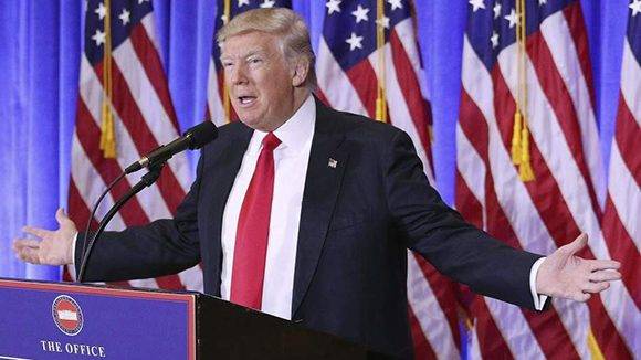 Donald Trump durante su primera conferencia de prensa en los últimos seis meses. Foto: EFE.