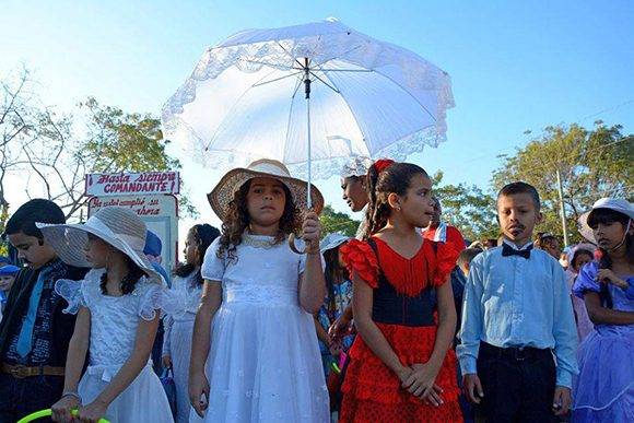 Los niños rinden homenaje al Apóstol. Foto: ACN.