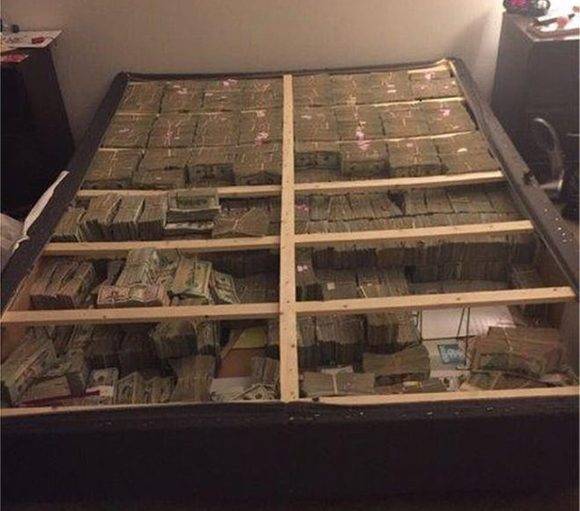 Las autoridades creen que los US$20 millones encontrados en la cama tienen que ver con Telexfree. Foto: @DMAnews1